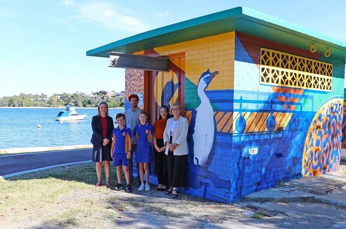 Minister at the launch of the Bicton Splash of Colour