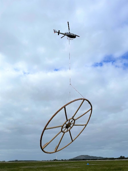Low-flying helicopter survey maps the groundwater