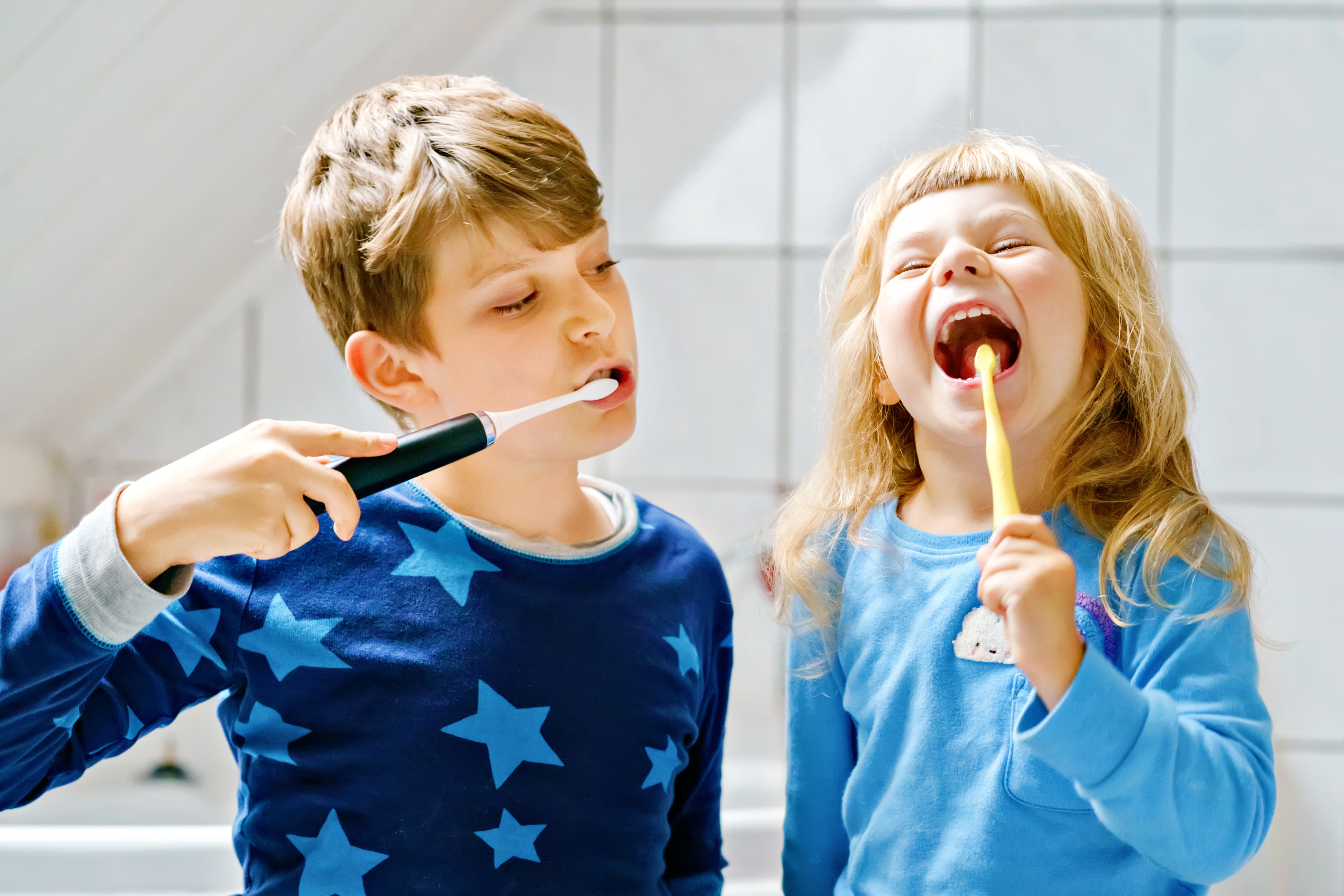 Siblings brushing their teeth